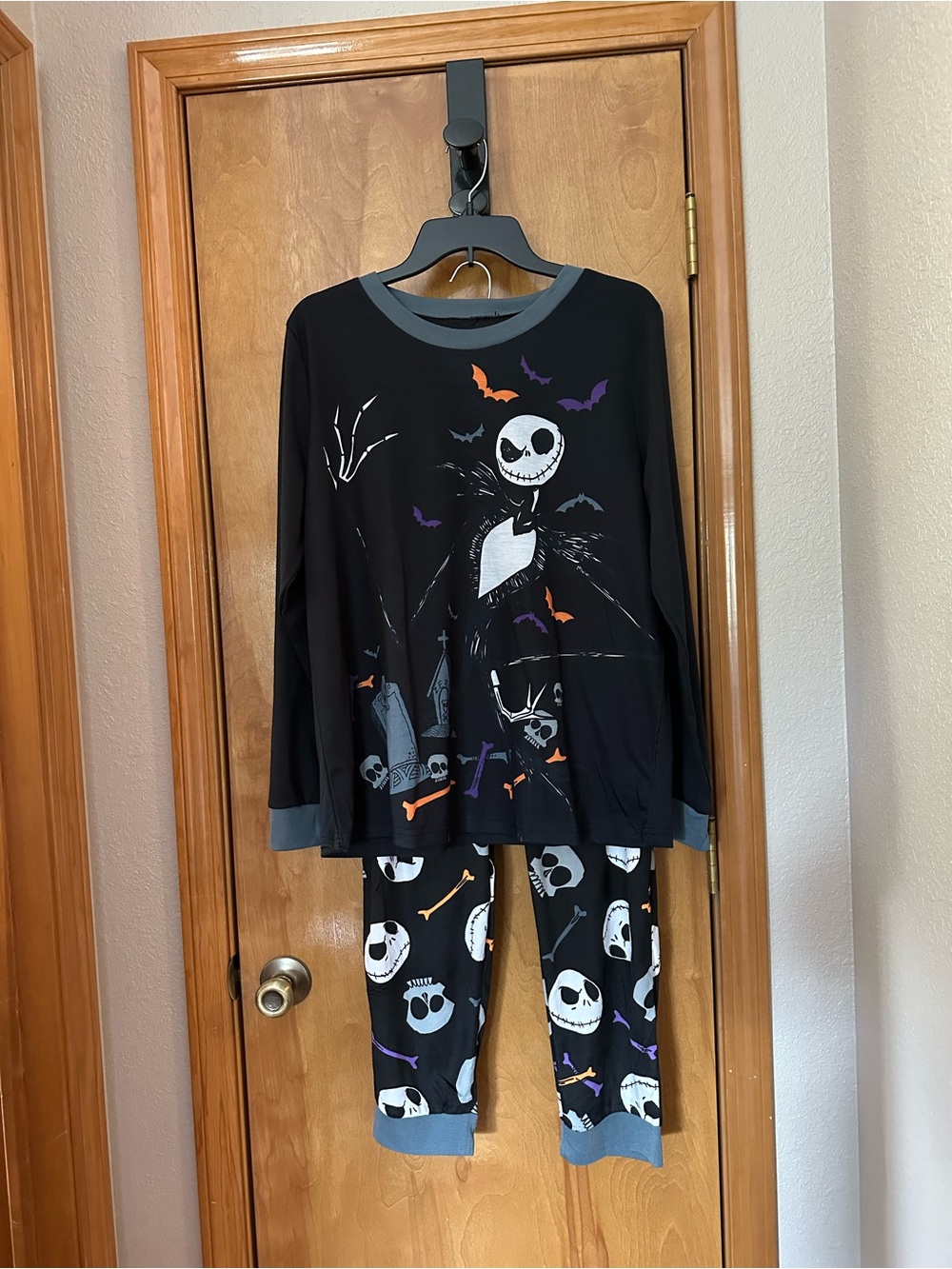 Women’s Large Nightmare Before Christmas Pajama 2 piece Set